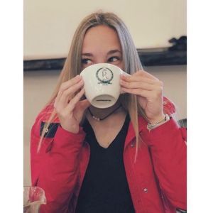 Meet your Posher, Crystal